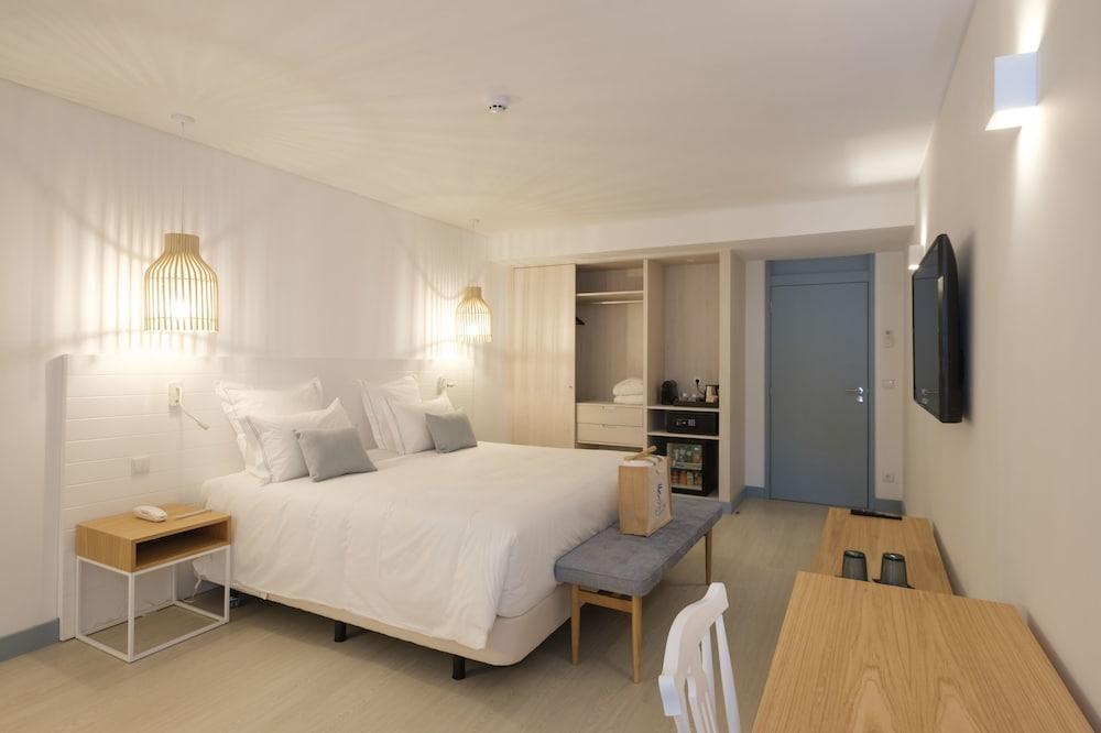 Malibu Foz Hotel - La Maison Younan Figueira da Foz Exterior foto A room at the hotel