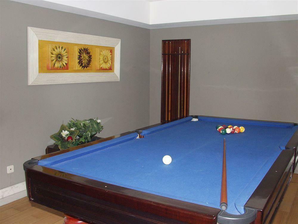 Malibu Foz Hotel - La Maison Younan Figueira da Foz Exterior foto A pool table