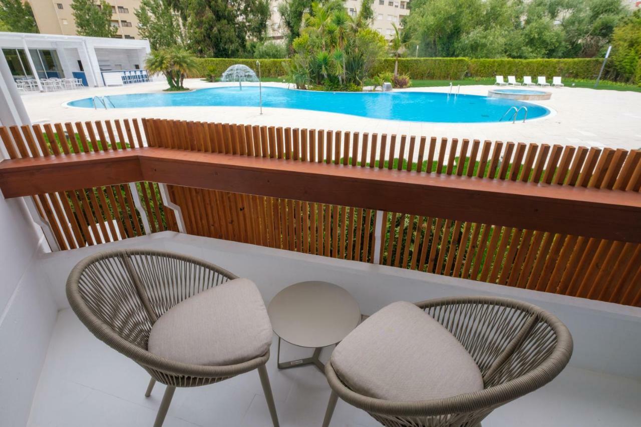 Malibu Foz Hotel - La Maison Younan Figueira da Foz Exterior foto Balcony of a hotel room