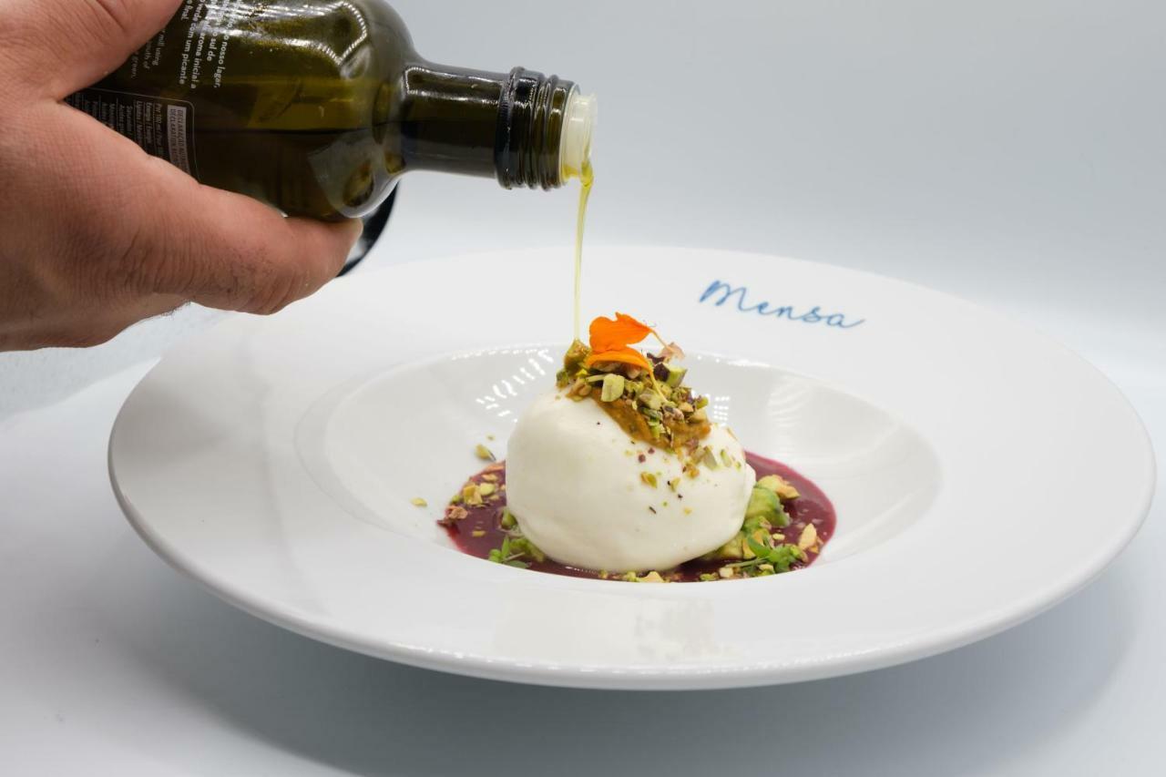 Malibu Foz Hotel - La Maison Younan Figueira da Foz Exterior foto Olive oil being drizzled over a salad