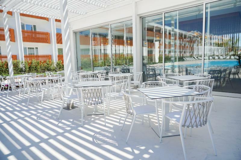 Malibu Foz Hotel - La Maison Younan Figueira da Foz Exterior foto The terrace