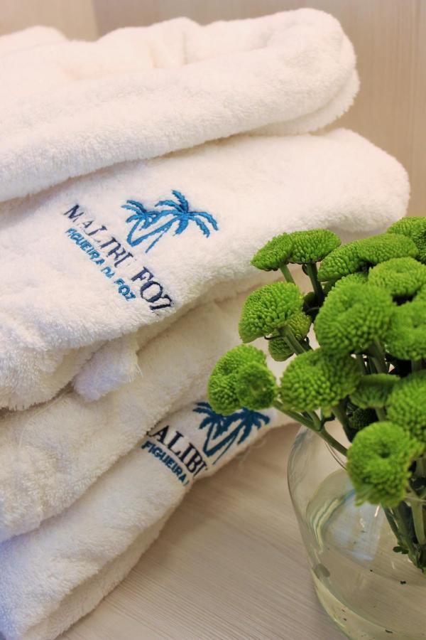 Malibu Foz Hotel - La Maison Younan Figueira da Foz Exterior foto Towels with embroidery