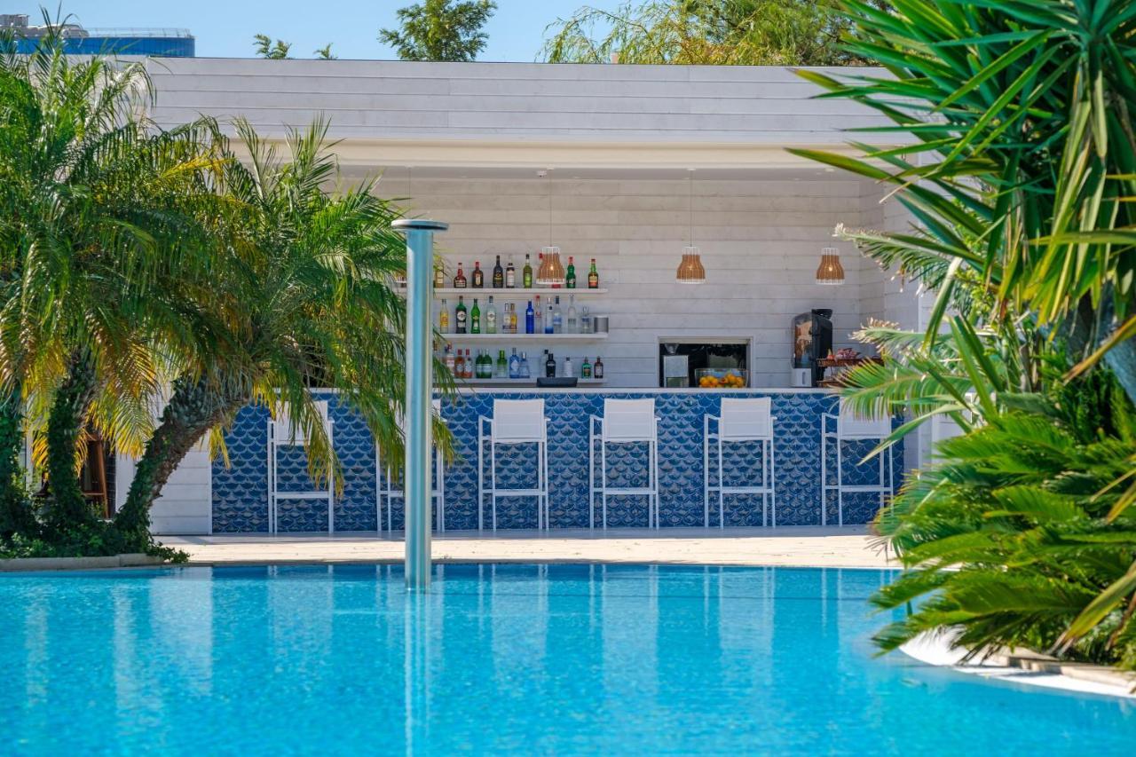 Malibu Foz Hotel - La Maison Younan Figueira da Foz Exterior foto The swimming pool at the hotel