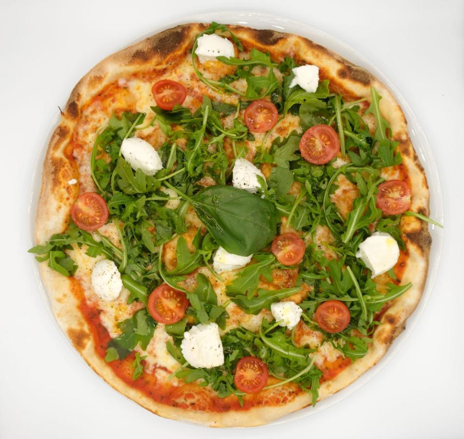Malibu Foz Hotel - La Maison Younan Figueira da Foz Exterior foto A pizza with rocket