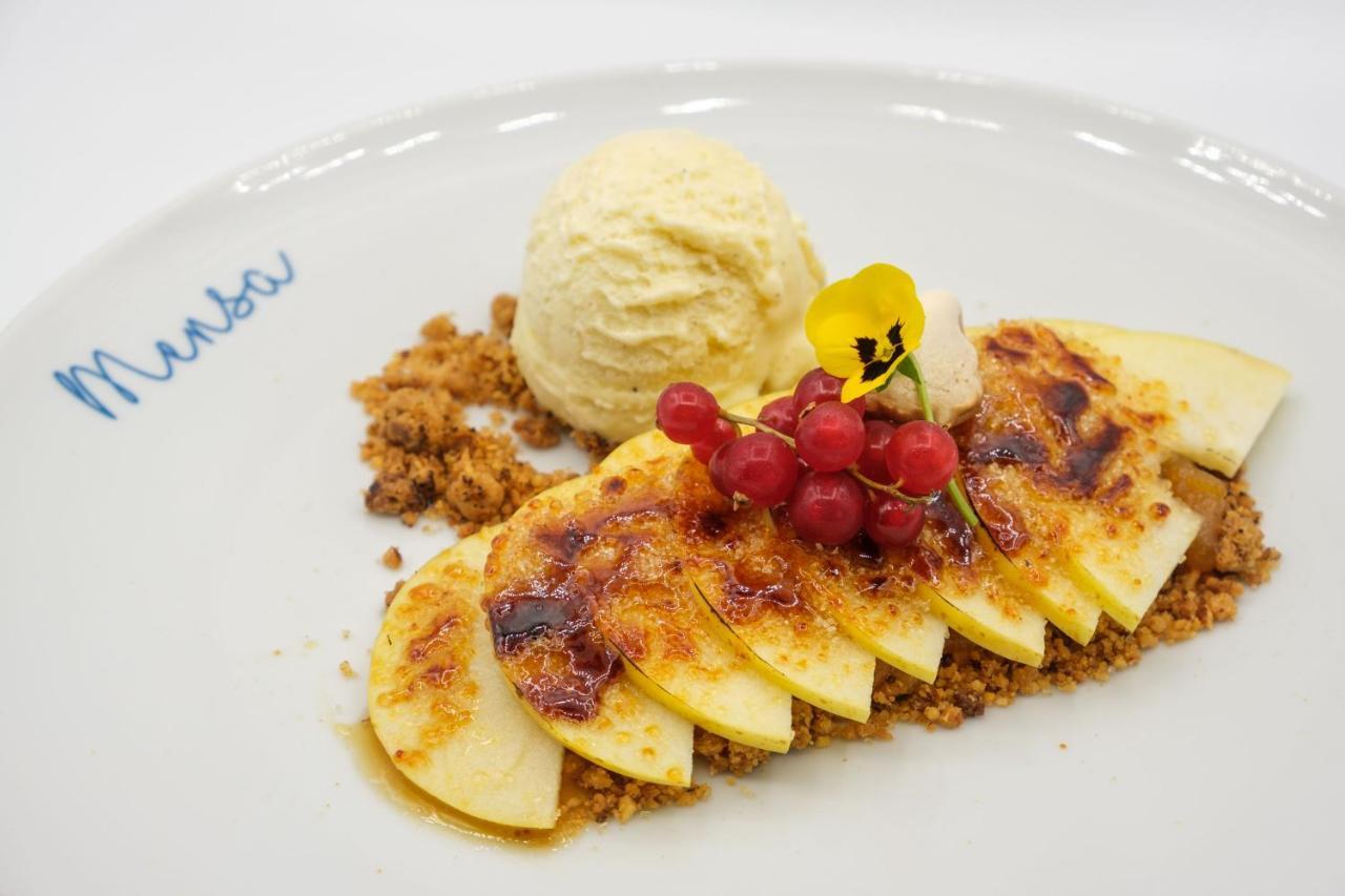 Malibu Foz Hotel - La Maison Younan Figueira da Foz Exterior foto Baked apple with ice cream