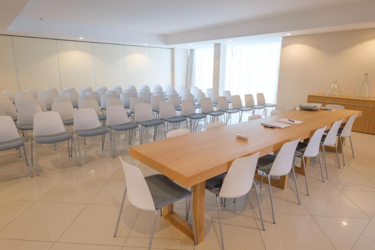 Malibu Foz Hotel - La Maison Younan Figueira da Foz Exterior foto The boardroom at the University of East London